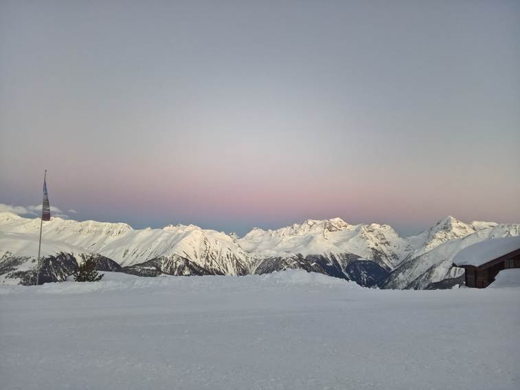 Ein Bild, das drau�en, Himmel, Schnee, Natur enth�lt.

KI-generierte Inhalte k�nnen fehlerhaft sein.