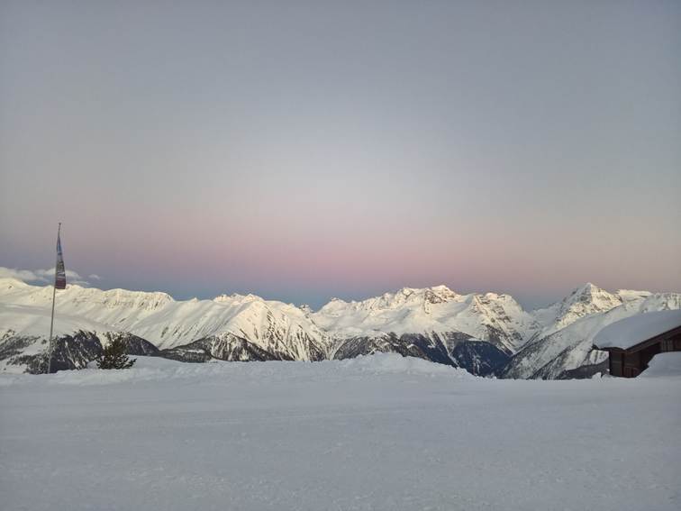 Ein Bild, das drau�en, Himmel, Schnee, Natur enth�lt.

KI-generierte Inhalte k�nnen fehlerhaft sein.